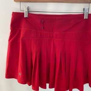 EUC Lululemon circuit breaker 8R Red